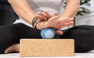 Automassage avec balles de yoga en entreprise : solution innovante pour détendre salariés