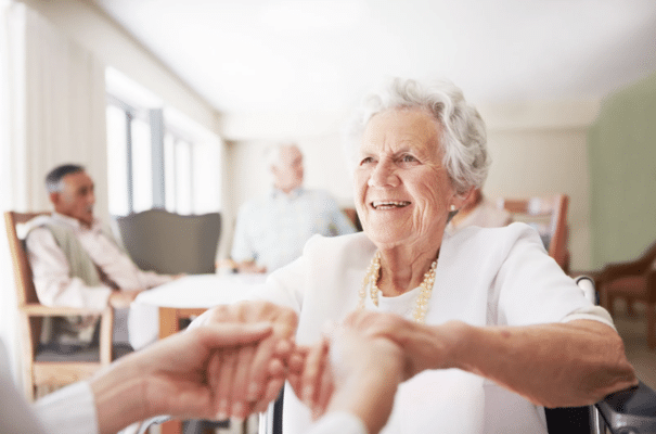 Bien-être dans les Ehpad : Les ostéopathes, acteurs clés pour soulager les douleurs des seniors